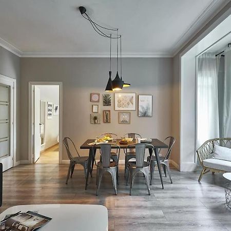 Magnificent 4 Bedroom Apartment In Eixample Barcelona Ngoại thất bức ảnh