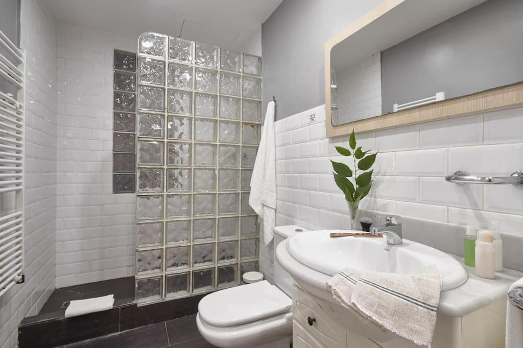 Magnificent 4 Bedroom Apartment In Eixample Barcelona Ngoại thất bức ảnh