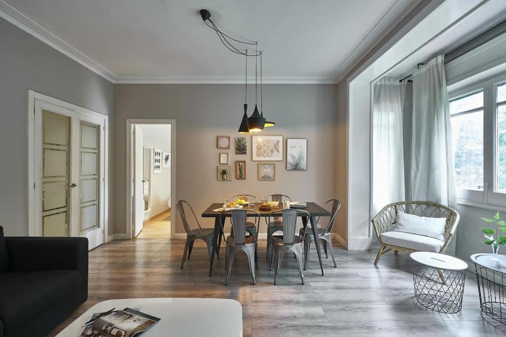 Magnificent 4 Bedroom Apartment In Eixample Barcelona Ngoại thất bức ảnh